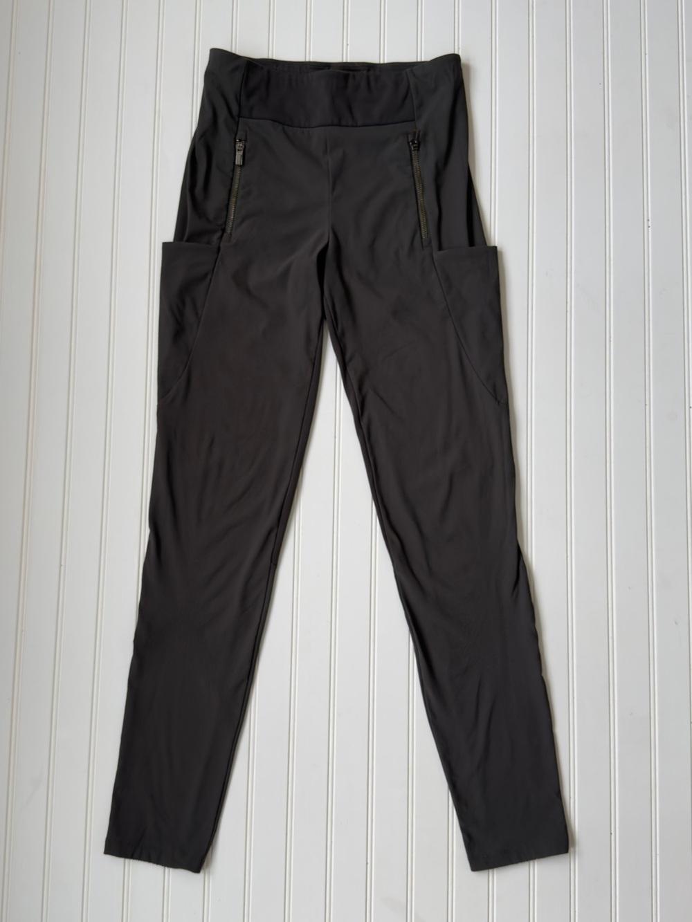 Athleta Grey Zip-Pocket and Side Pockets Joggers size 6Tall